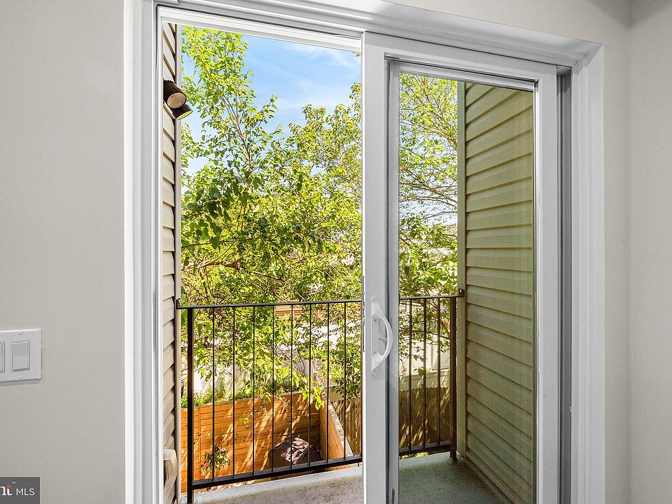 1st image of 2713 W Jefferson St #2