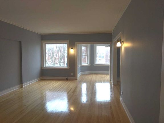 2nd image of 6724 S Paxton Ave Unit 2-S
