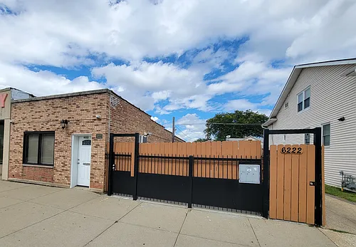 6222 W Addison St #2 Photo 1