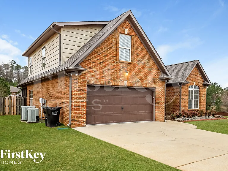 5830 Heritage Park Dr — Photo 2