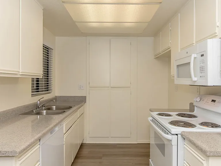 Westridge Apartment Homes — Photo 45