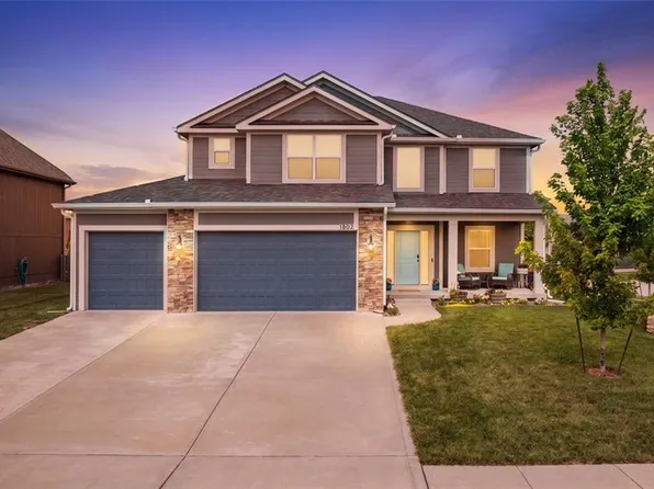 1802 Verbena Ave, Greenwood, MO 64034