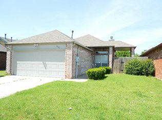 1705 SW 23rd St, Moore, OK 73170