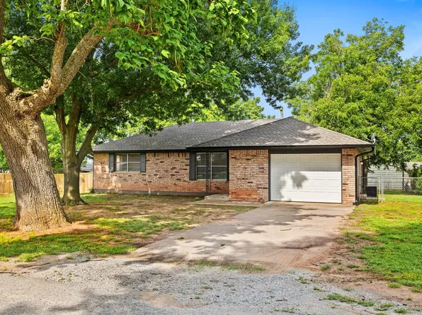 311 N Monroe Ave, Blanchard, OK 73010
