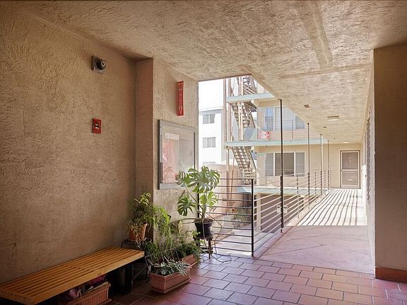 3rd image of 407 Vernon St #204