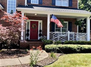 3216 Peninsula Dr, Jamestown, NC 27282