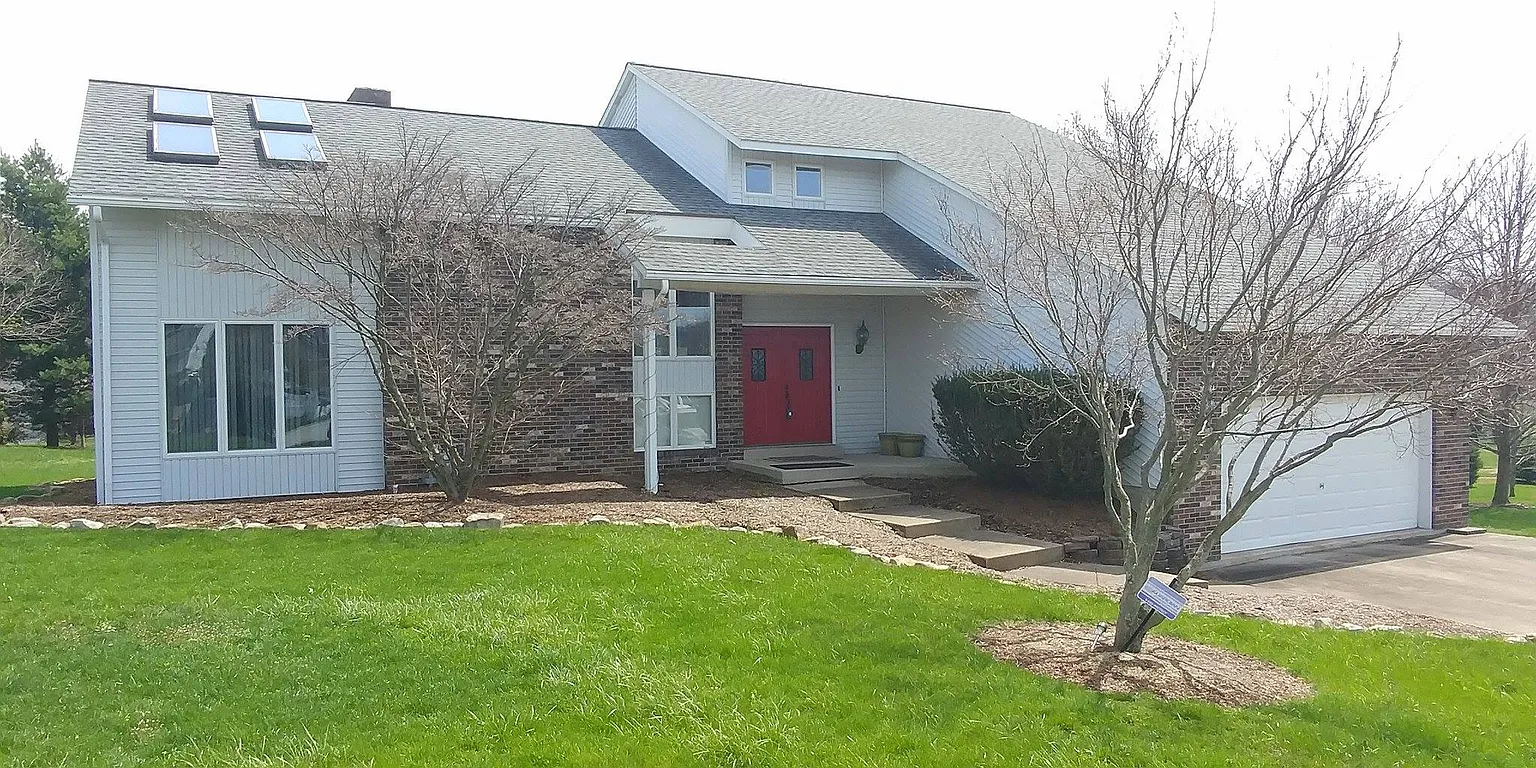 105 Revere Cir photo 1