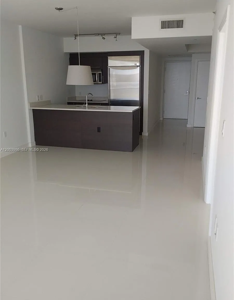 500 Brickell E — Photo 4
