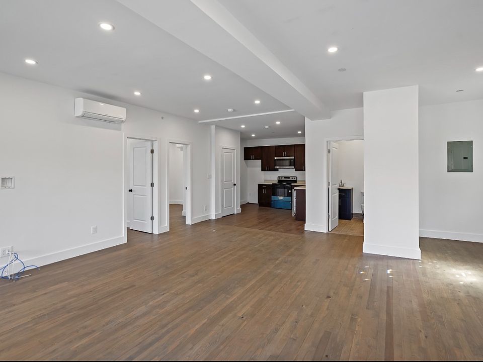 1st image of 7 Hill St Floor 2