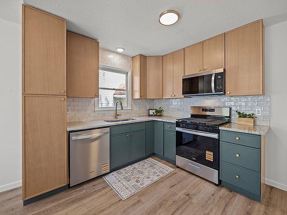 3rd image of 1609 Lethbridge Ct