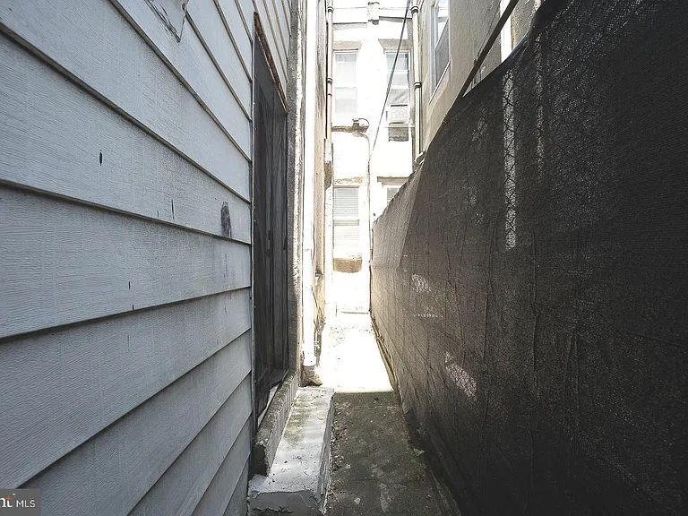 418 Harlan St — Photo 27