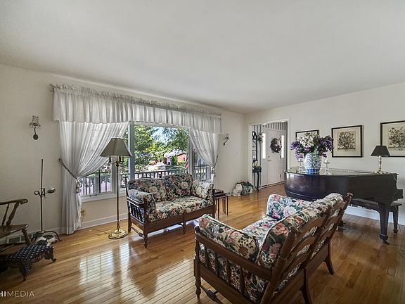 5th image of 15229 Bayberry Ct