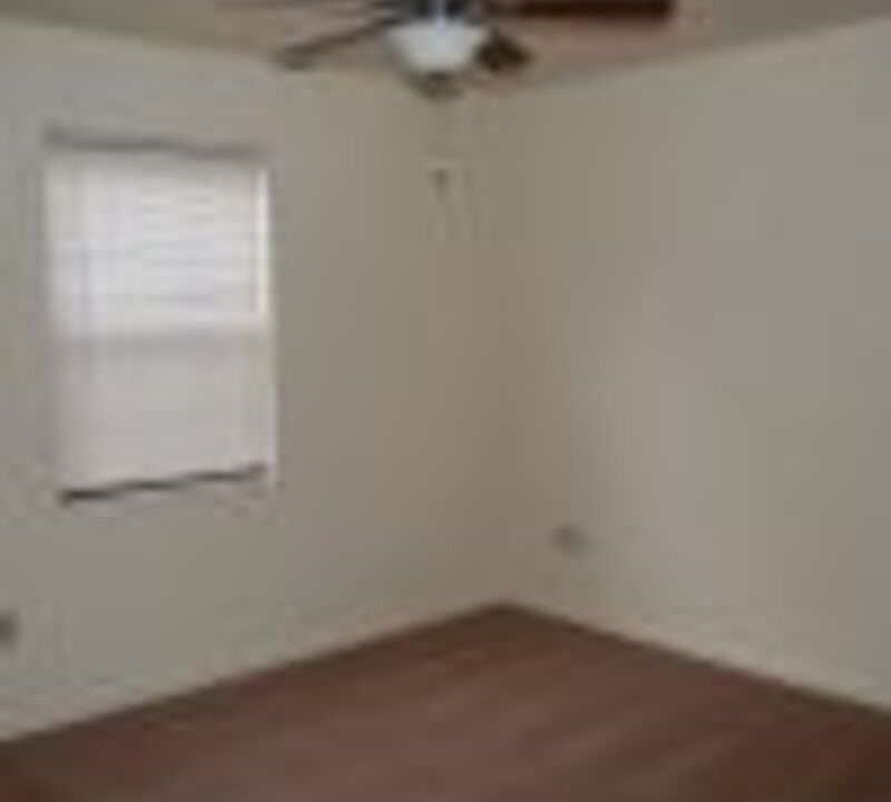 2nd image of 148C Locke St