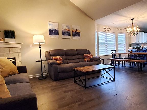 4th image of 823 Plantation Dr