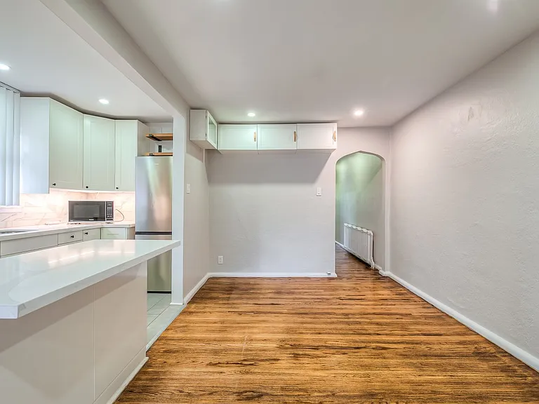 16 Acacia Rd #UPPER — Photo 4