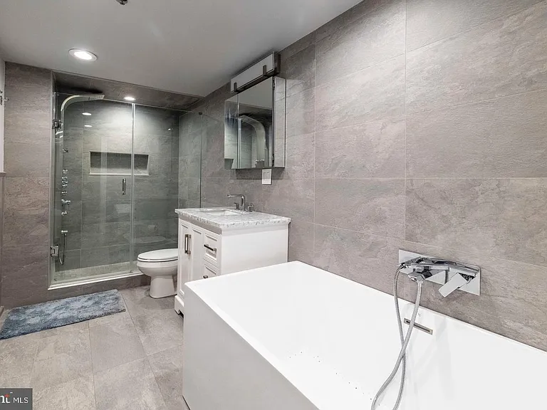 2200 Arch St #28-506-507 — Photo 31