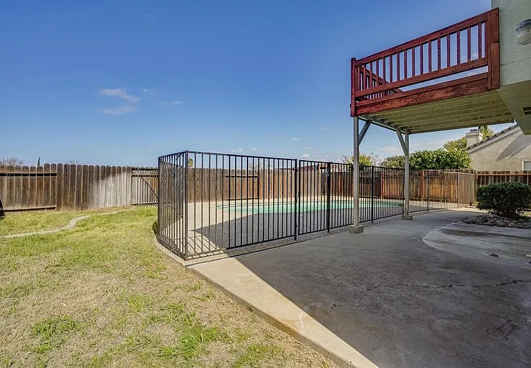 1561 Spring Ct — Photo 10