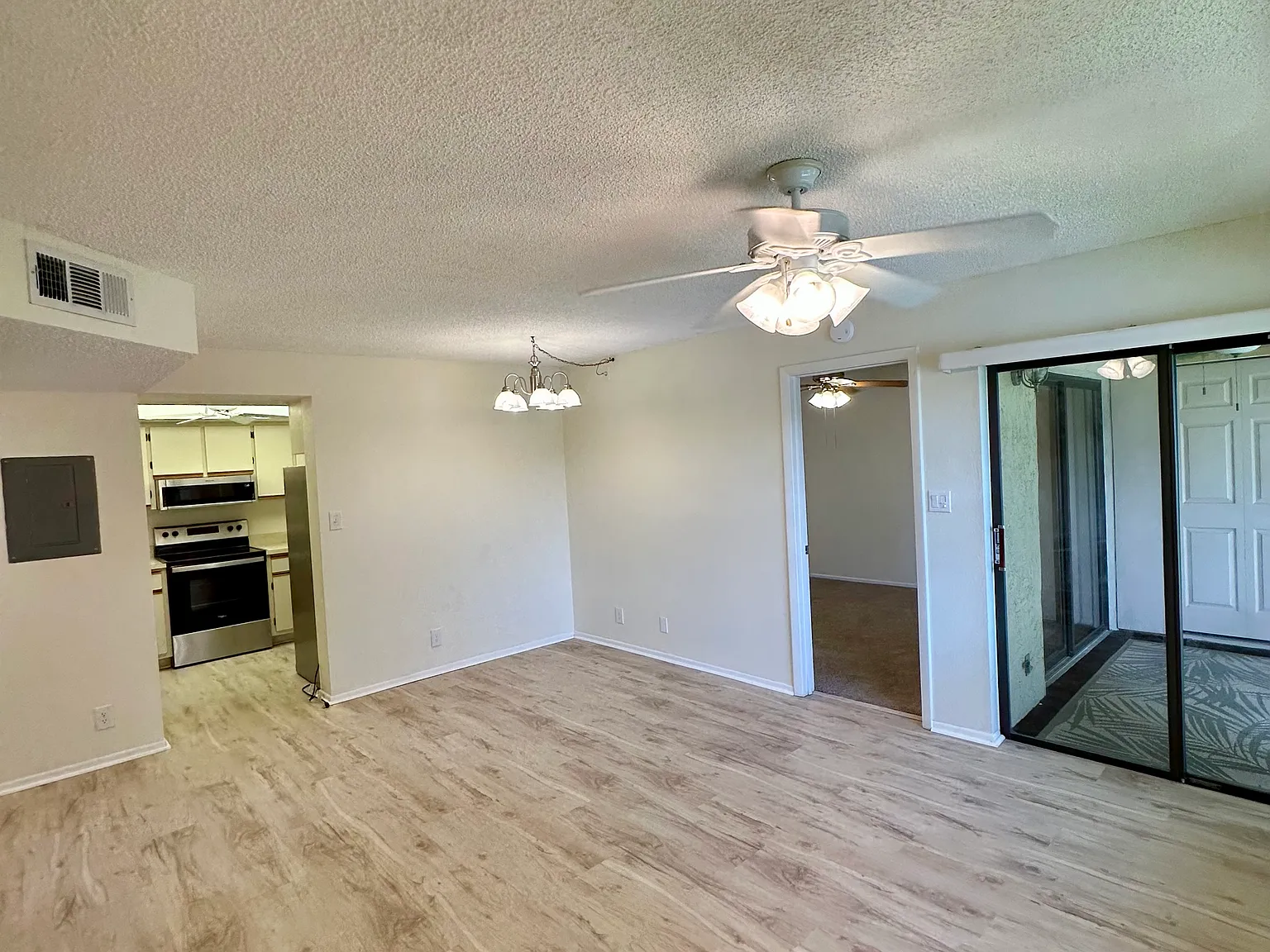 19505 Quesada Ave — Photo 4