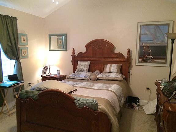 4th image of 28 Woodland Est