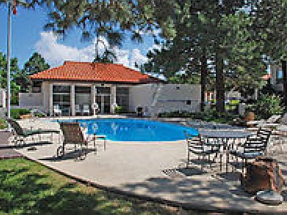 Pool & Clubhouse