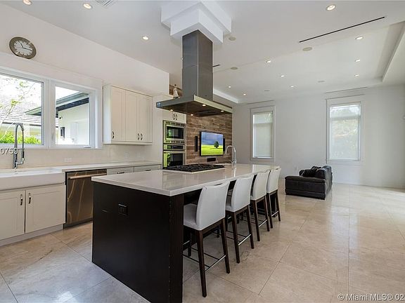 2nd image of 515 Caligula Ave