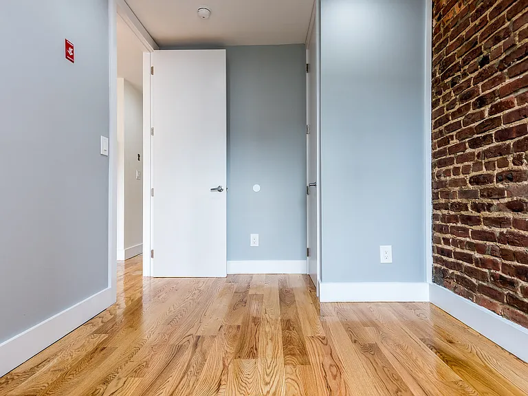 129 Ryerson St #1 — Photo 11