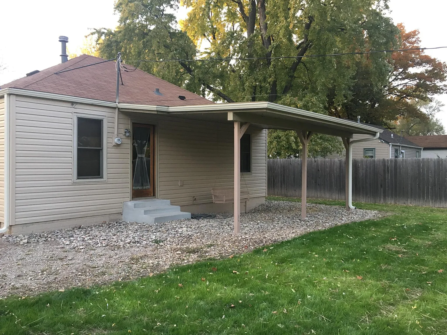 2 bed, 720 sqft, $1,300 — Photo 2