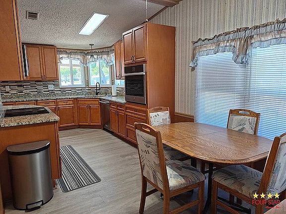 3rd image of 2213 La Rosa Ln