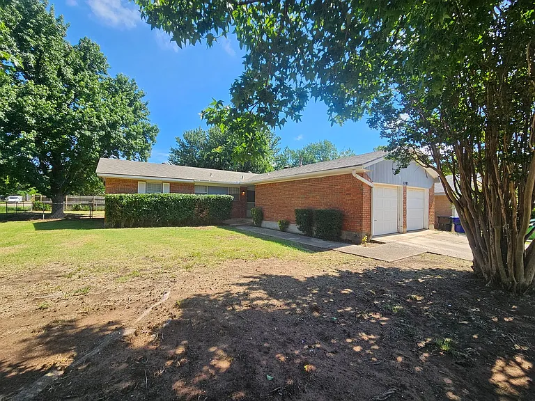 1703 Village Dr — Photo 1