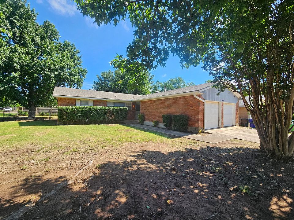 1st image of 1703 Village Dr