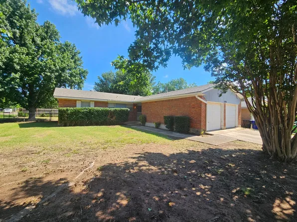 1703 Village Dr, Norman, OK 73071
