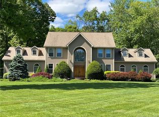 15 Ashley Ln, Wallingford, CT 06492