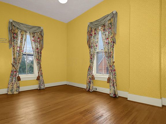 5th image of 405 E Charles St