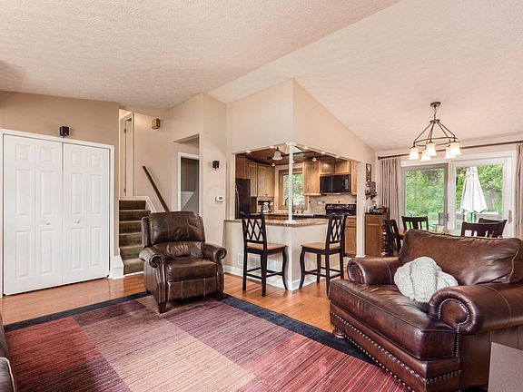 5th image of 6405 Goldfinch Dr