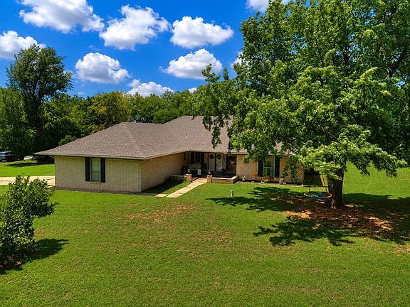 3rd image of 400 Ridgewood Dr