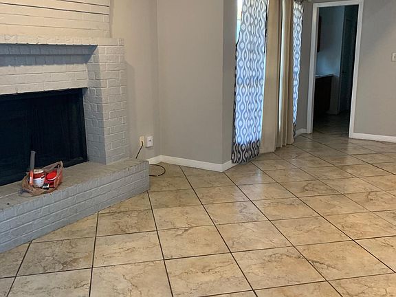 5th image of 802 Saint Andrews Ct