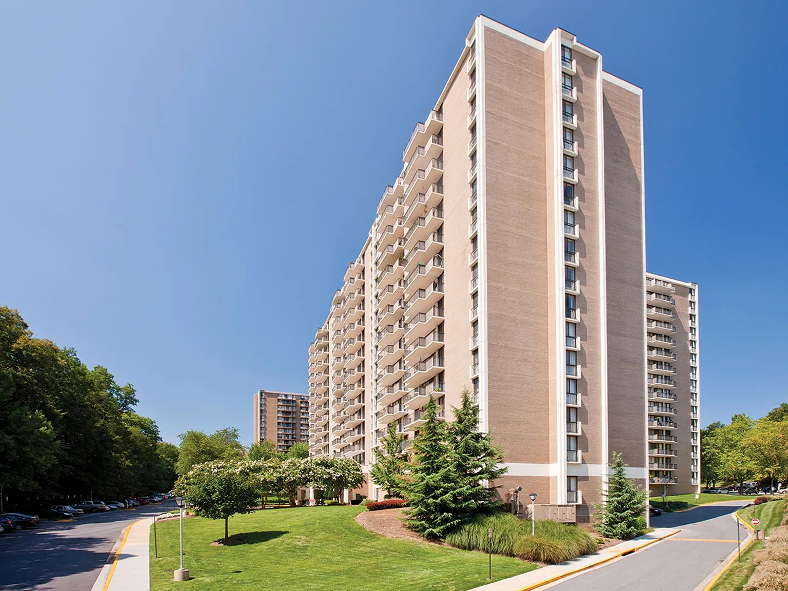 Westchester Tower Apartments — Photo 1