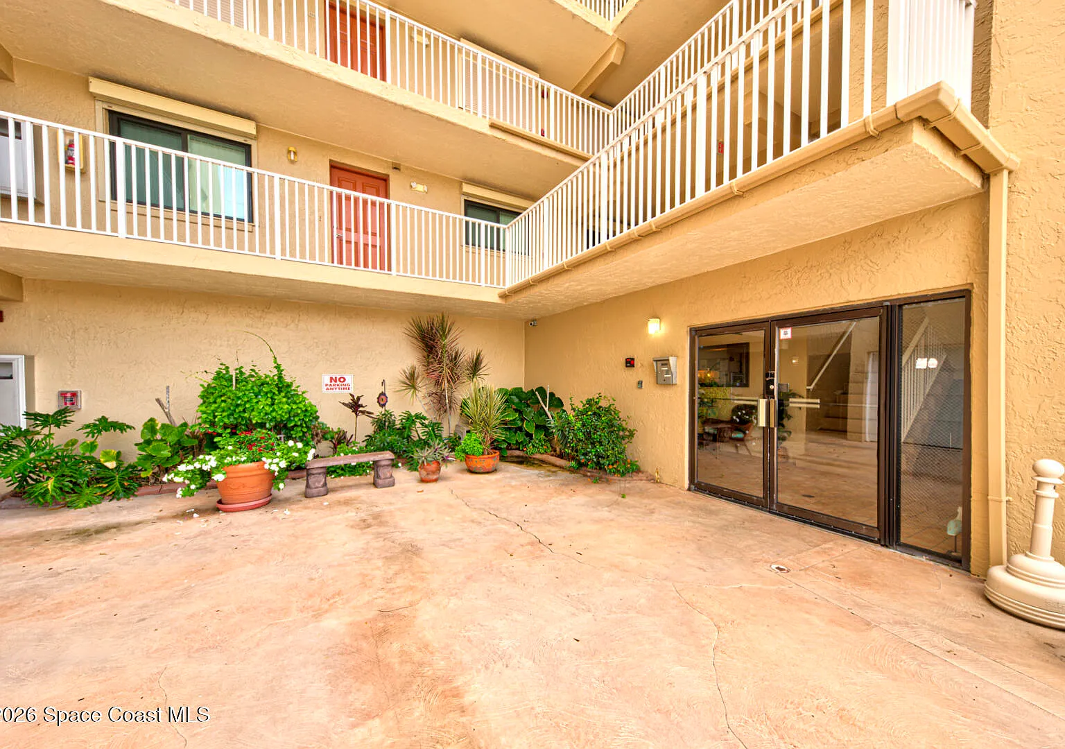 3 bed, 2.0 bath, 1822 sqft, $3,500 — Photo 2