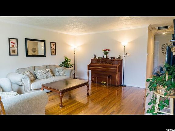 4th image of 956 E Sego Lily Dr