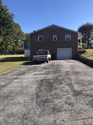3rd image of 2415 Circleview Dr