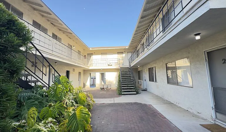 325 N Glendora Ave #3 — Photo 11