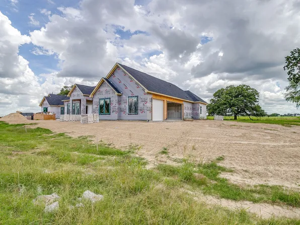 657 S Sugartree Dr, Lipan, TX 76462