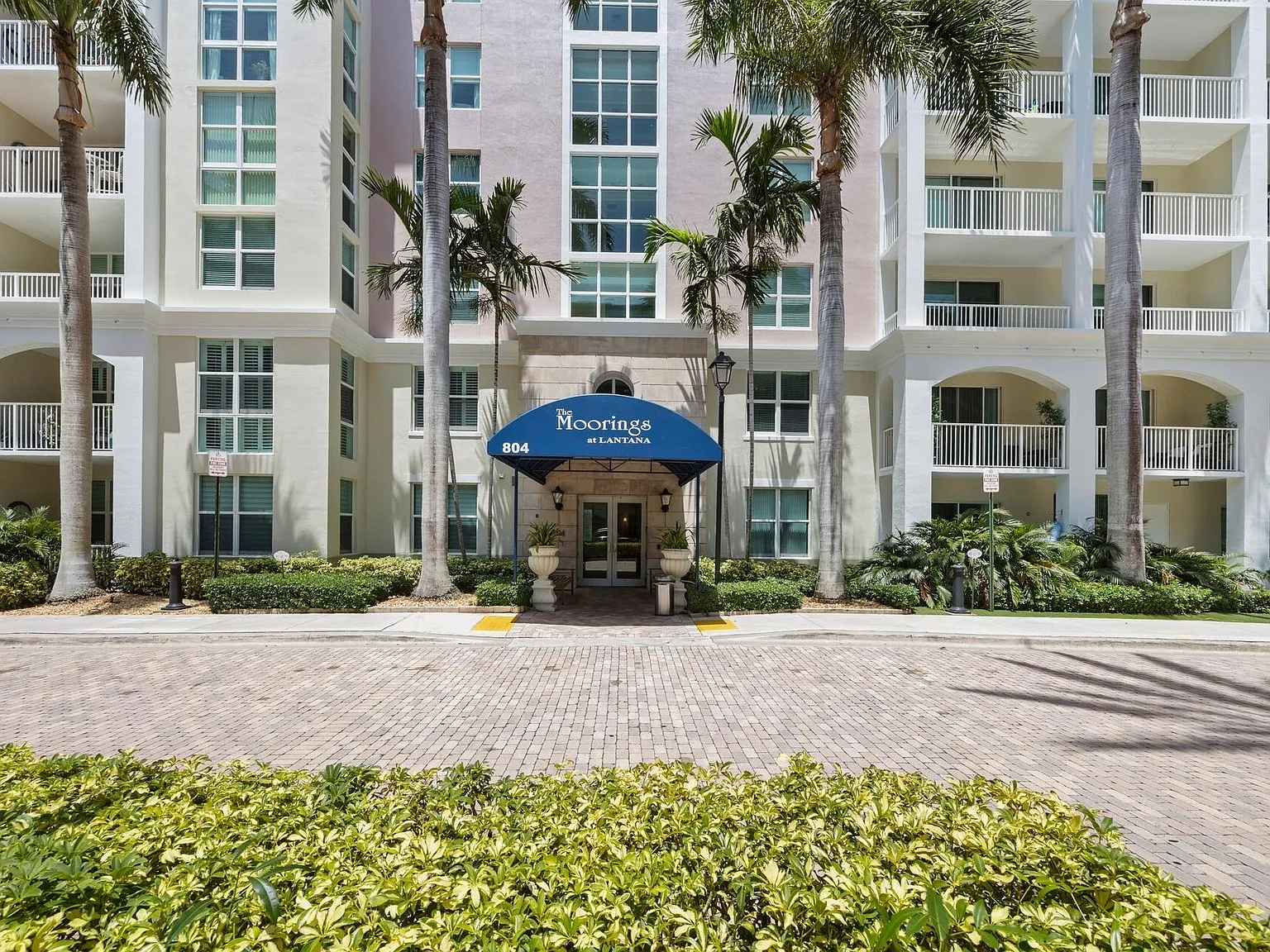 2 bed, 2.0 bath, 1000 sqft, $2,649 — Photo 2