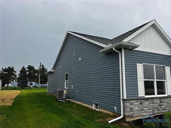 4th image of 4015 E Plaza Blvd