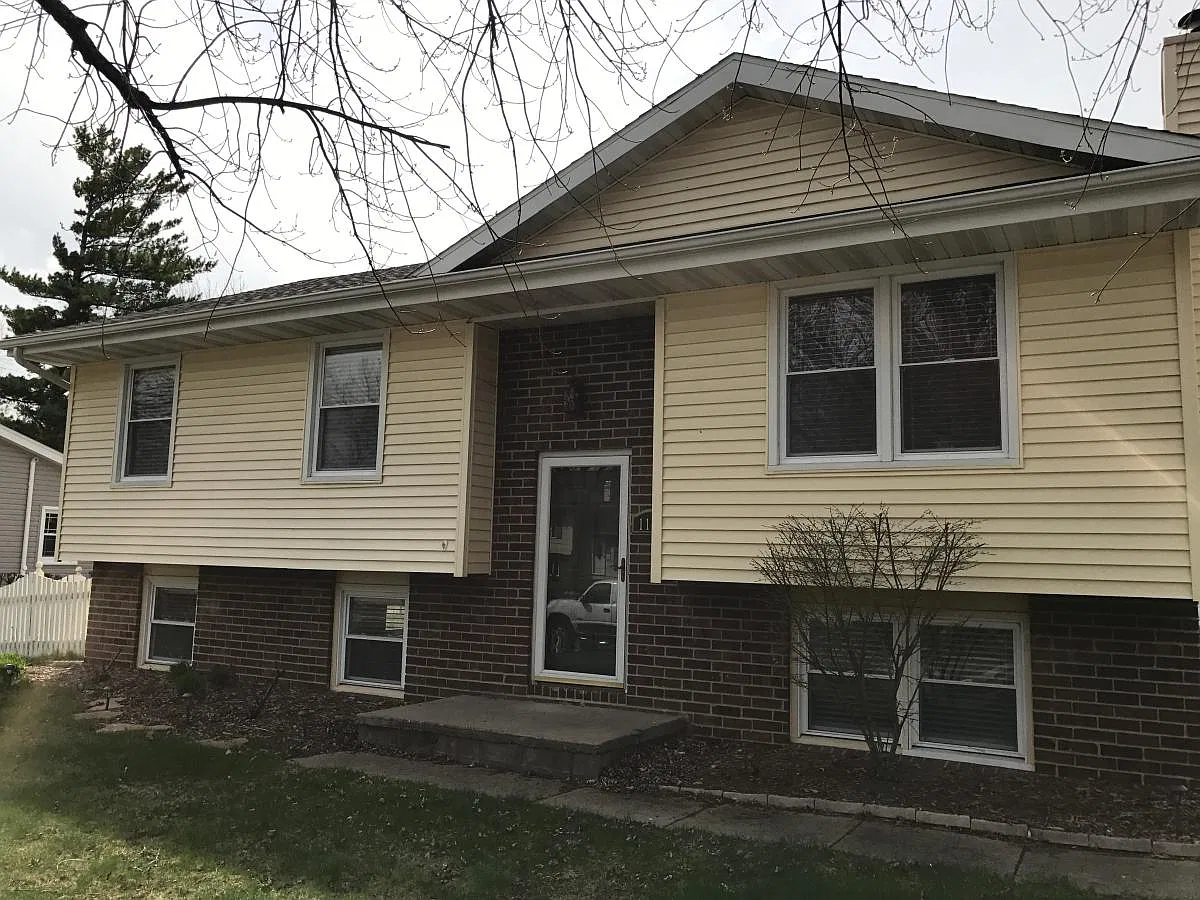 1102 NW Linden Street — Photo 1