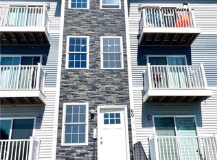 60 Village Grn S #8, Riverside, RI 02915