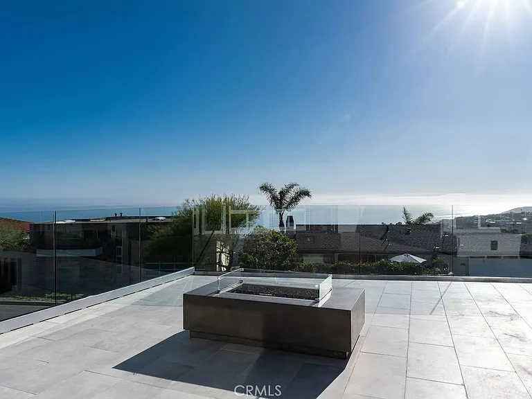 2850 Zell Dr — Photo 2