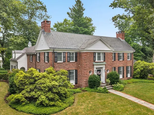 135 Edmunds Rd, Wellesley, MA 02481