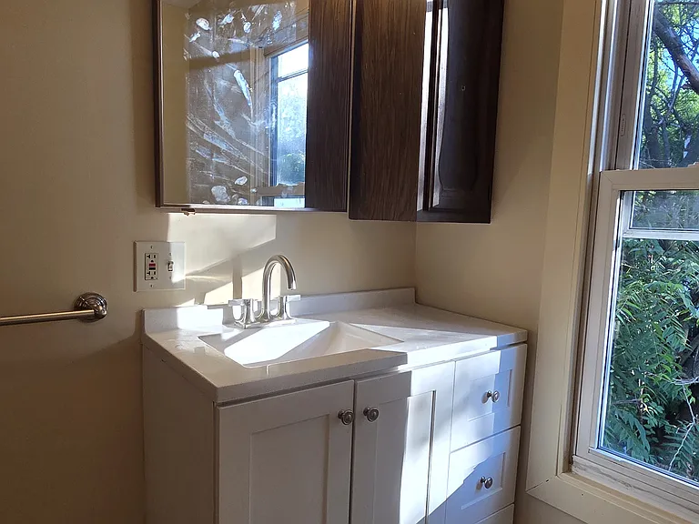 Full Bath (2nd Floor)