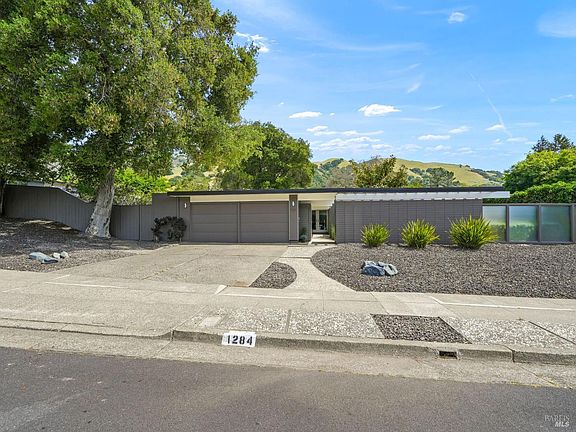 2nd image of 1284 Idylberry Road